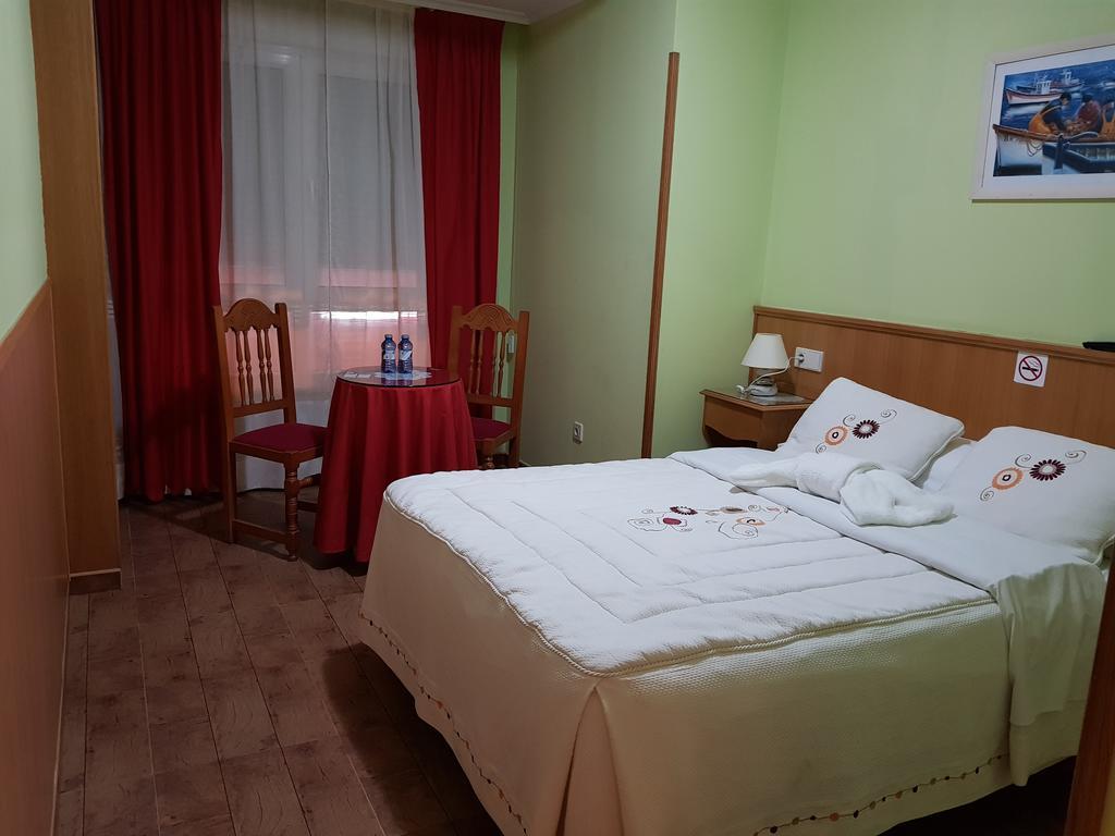Hostal Ponte Dos Santos Ribadeo Eksteriør bilde