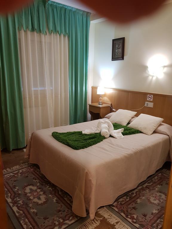 Hostal Ponte Dos Santos Ribadeo Eksteriør bilde