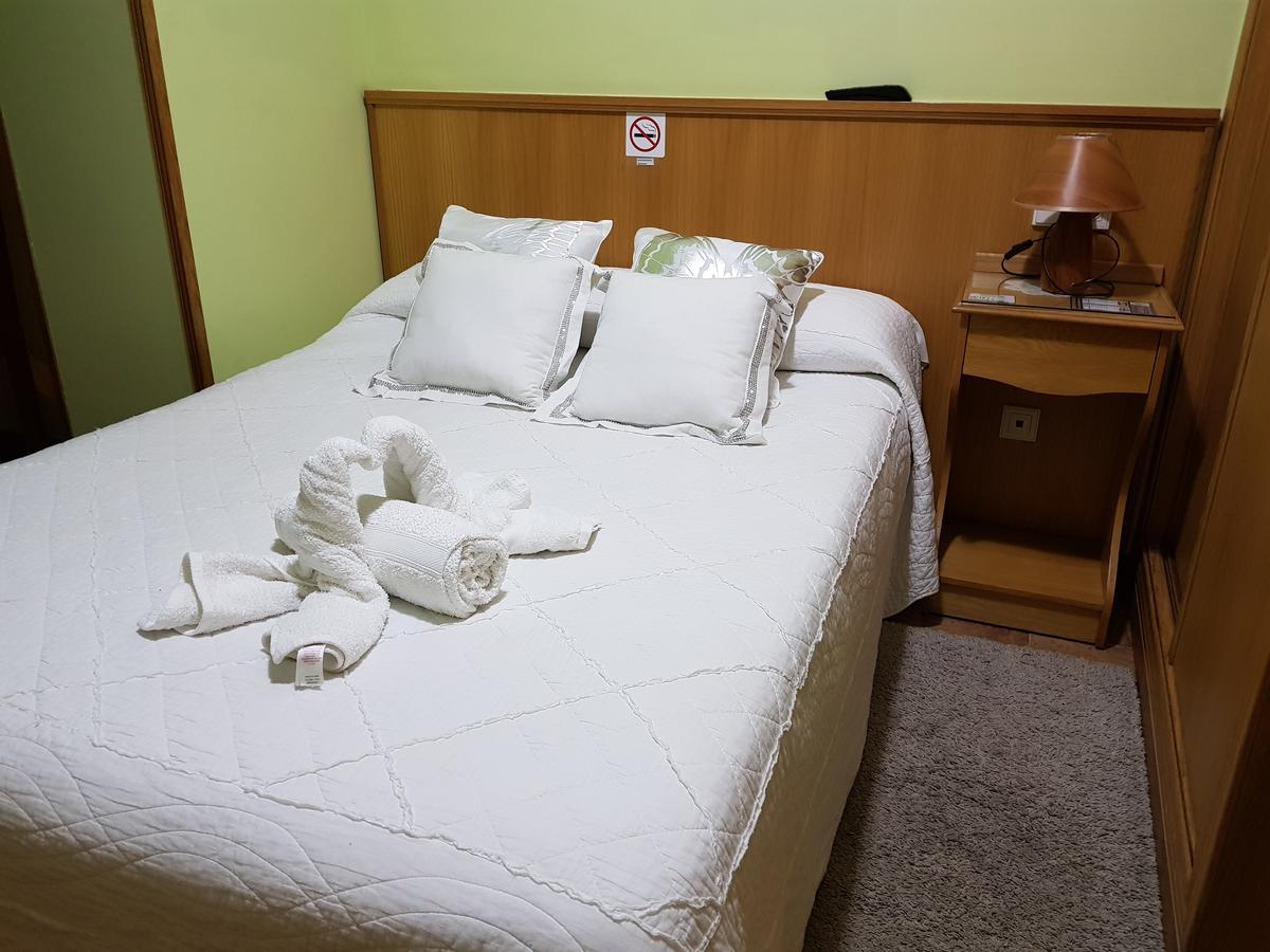 Hostal Ponte Dos Santos Ribadeo Eksteriør bilde